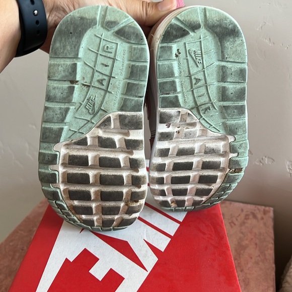 Nike Air Max 1 Easyon PS in Pink and Cream - Picture 6 of 6